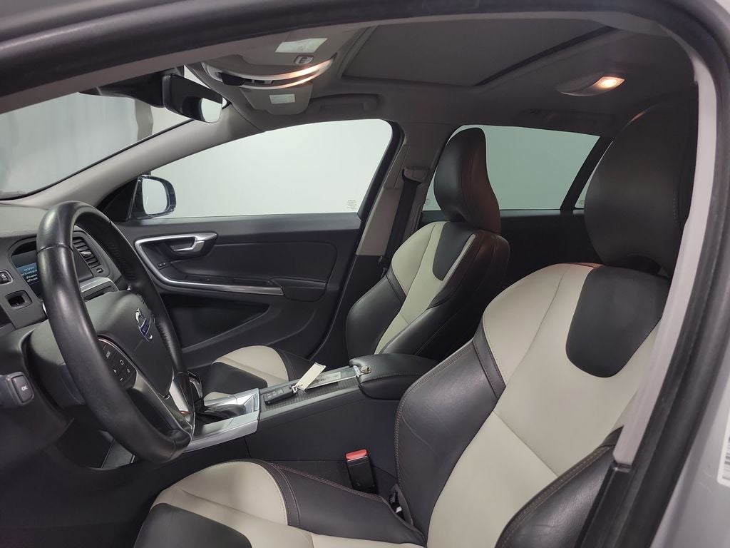 2017 Volvo V60 Cross Country T5
