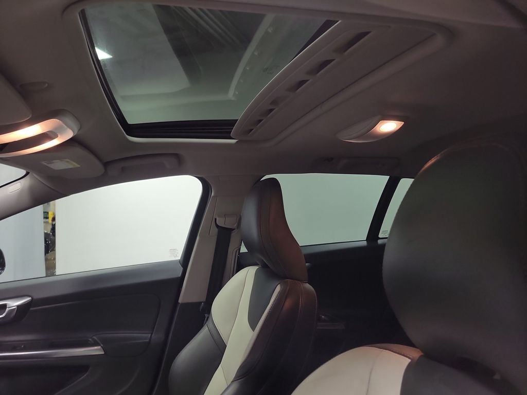 2017 Volvo V60 Cross Country T5