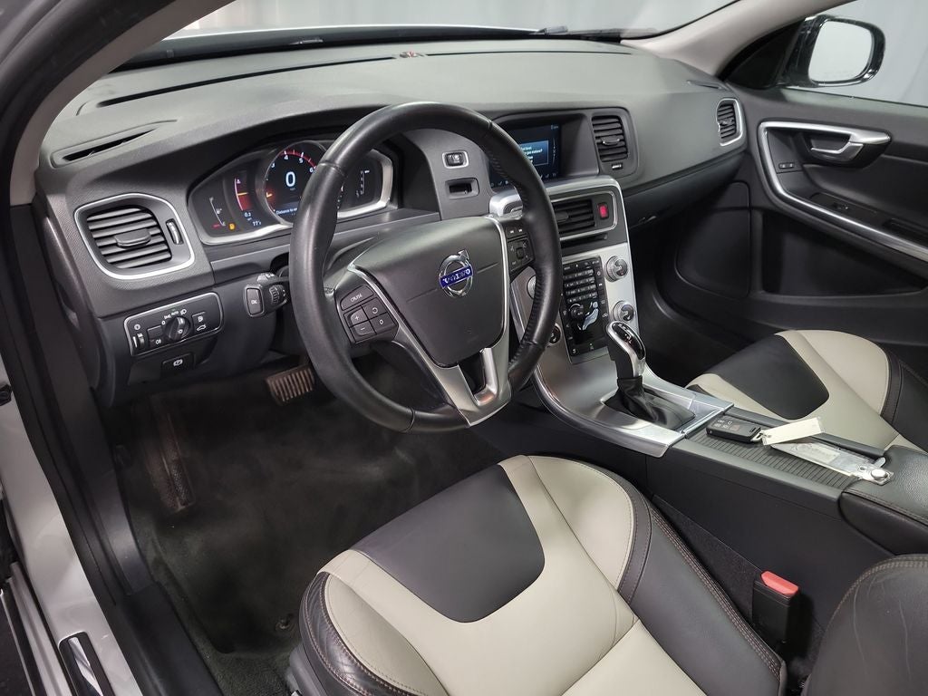 2017 Volvo V60 Cross Country T5