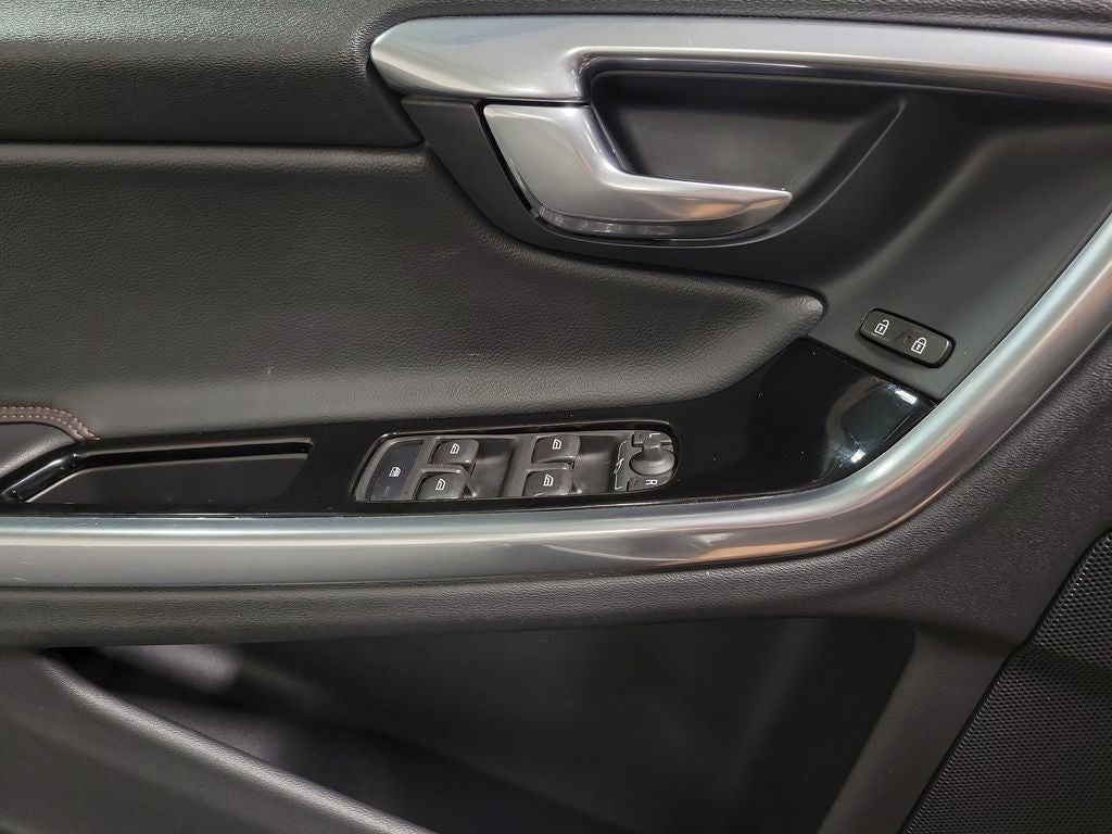 2016 Volvo S60 Cross Country T5 Platinum