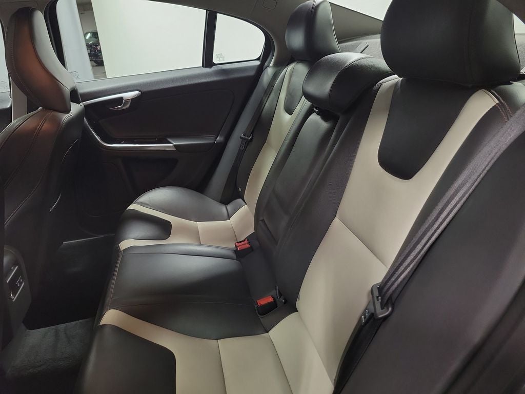 2016 Volvo S60 Cross Country T5 Platinum