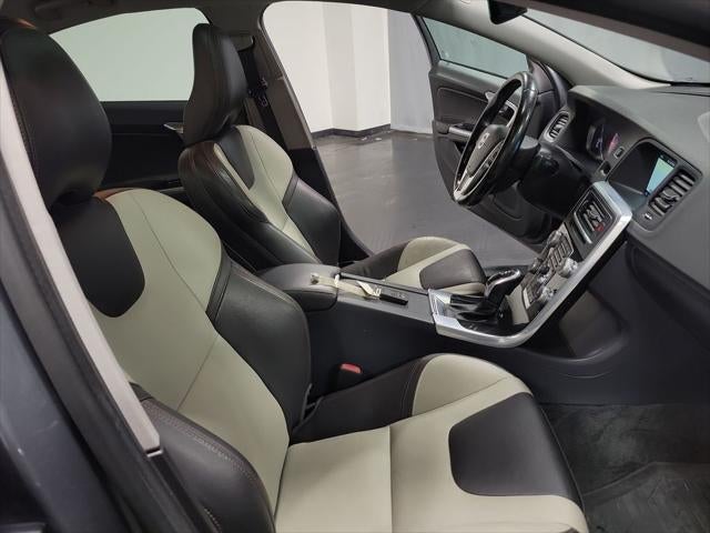 2016 Volvo S60 Cross Country T5 Platinum
