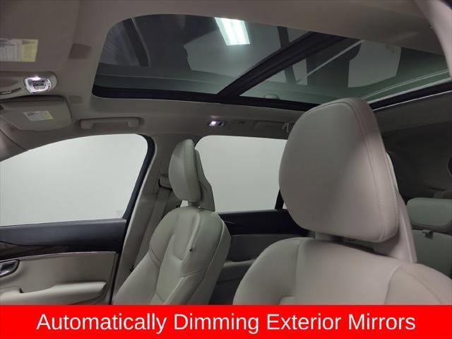 2017 Volvo XC90 T6 Momentum