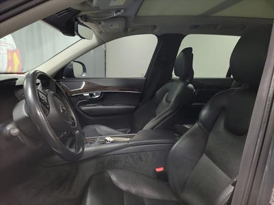 2017 Volvo XC90 T6 Momentum