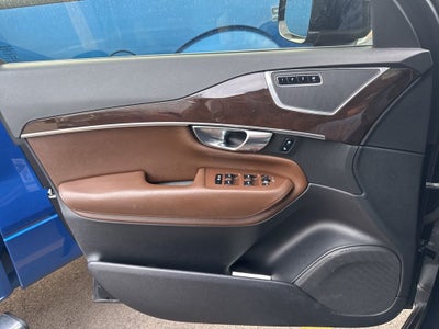 2019 Volvo XC90 T6 Momentum