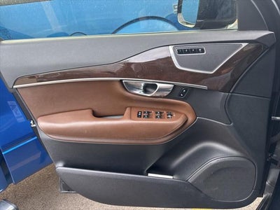 2019 Volvo XC90 T6 Momentum