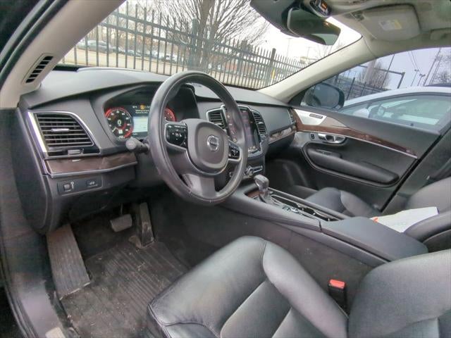 2016 Volvo XC90 T6 Momentum