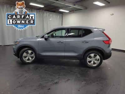 2022 Volvo XC40 Momentum