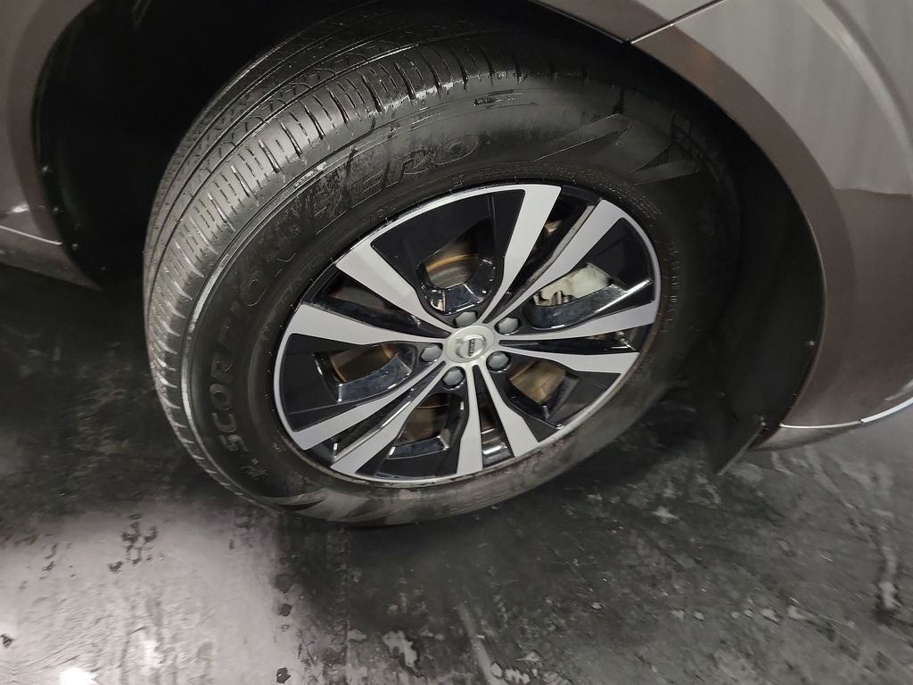 2023 Volvo XC60 Recharge Plug-In Hybrid T8 Core Bright Theme