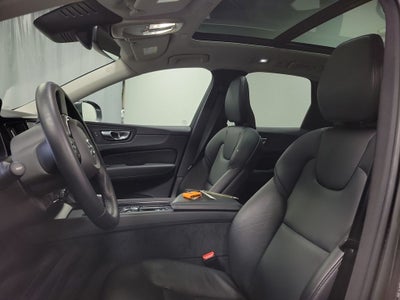 2023 Volvo XC60 Recharge Plug-In Hybrid T8 Core Bright Theme