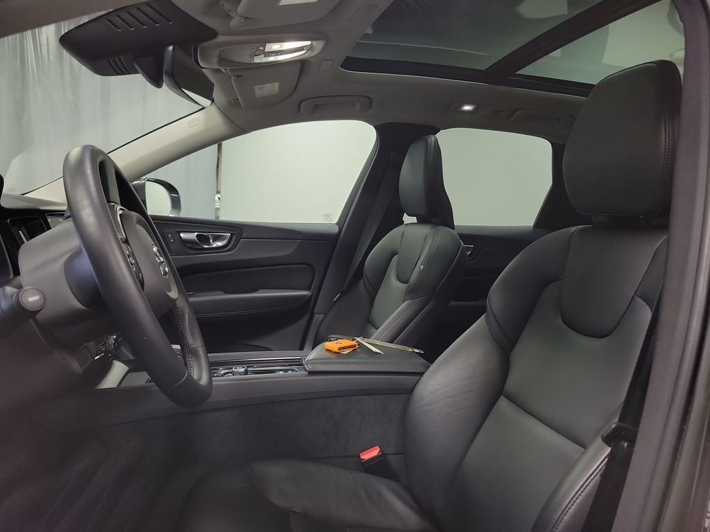 2023 Volvo XC60 Recharge Plug-In Hybrid T8 Core Bright Theme