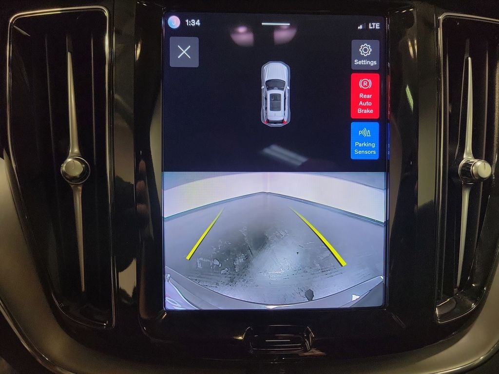 2023 Volvo XC60 Recharge Plug-In Hybrid T8 Core Bright Theme