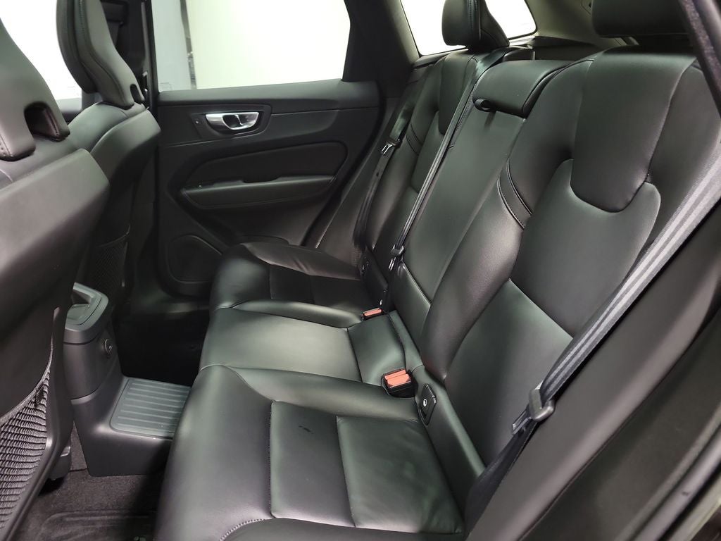 2023 Volvo XC60 Recharge Plug-In Hybrid T8 Core Bright Theme