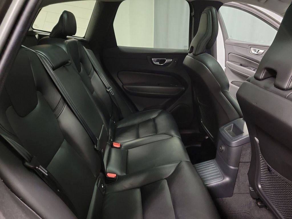 2023 Volvo XC60 Recharge Plug-In Hybrid T8 Core Bright Theme