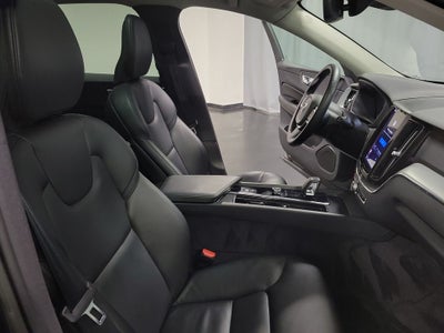 2023 Volvo XC60 Recharge Plug-In Hybrid T8 Core Bright Theme
