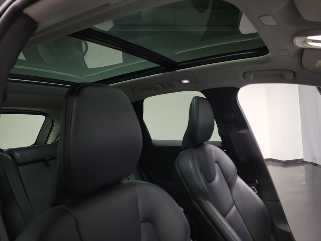 2023 Volvo XC60 Recharge Plug-In Hybrid T8 Core Bright Theme