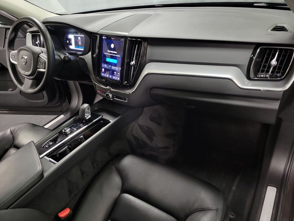 2023 Volvo XC60 Recharge Plug-In Hybrid T8 Core Bright Theme