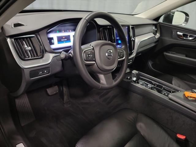2023 Volvo XC60 Recharge Plug-In Hybrid T8 Core Bright Theme