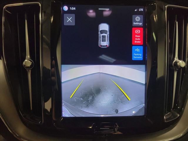 2023 Volvo XC60 Recharge Plug-In Hybrid T8 Core Bright Theme