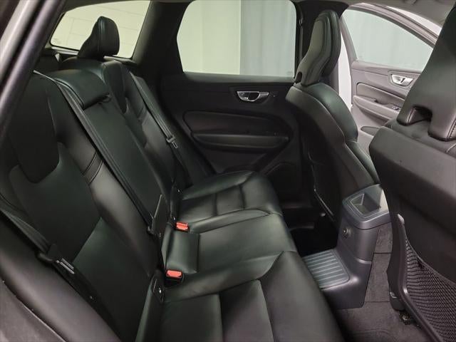 2023 Volvo XC60 Recharge Plug-In Hybrid T8 Core Bright Theme