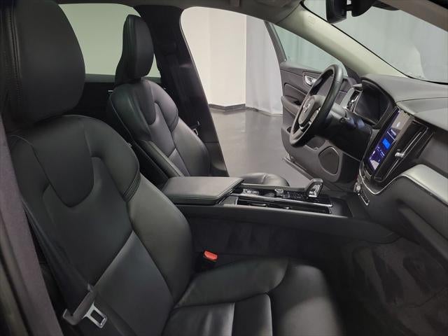 2023 Volvo XC60 Recharge Plug-In Hybrid T8 Core Bright Theme