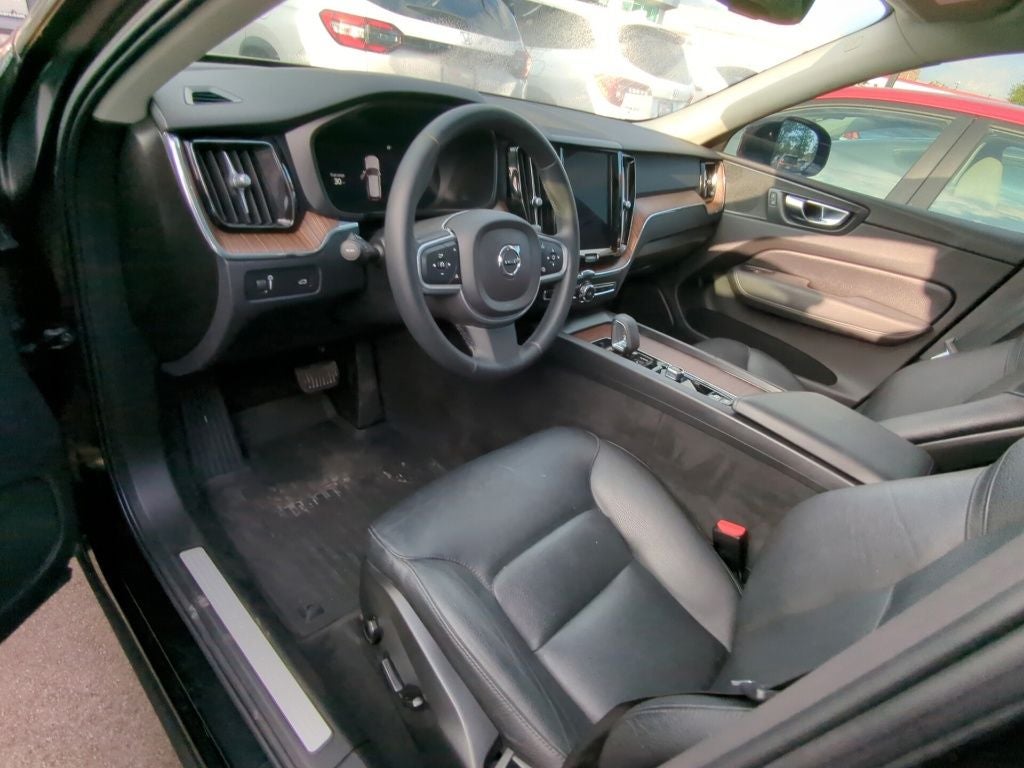 2022 Volvo XC60 B5 Momentum