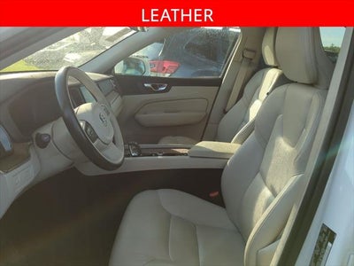 2022 Volvo XC60 B5 Momentum