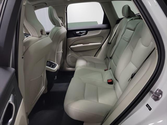 2022 Volvo XC60 B5 Inscription