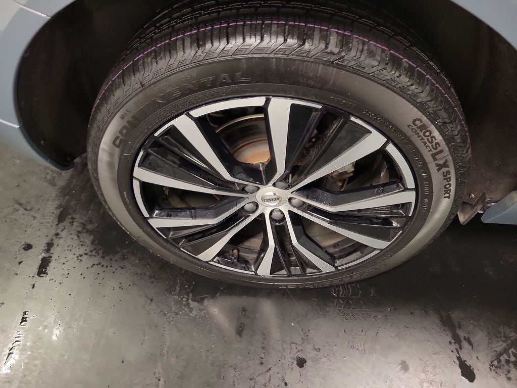 2024 Volvo XC60 B5 Plus Dark Theme