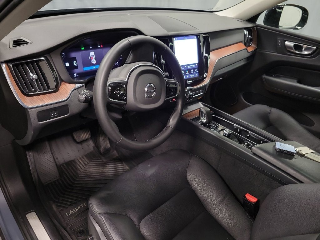 2024 Volvo XC60 B5 Plus Dark Theme
