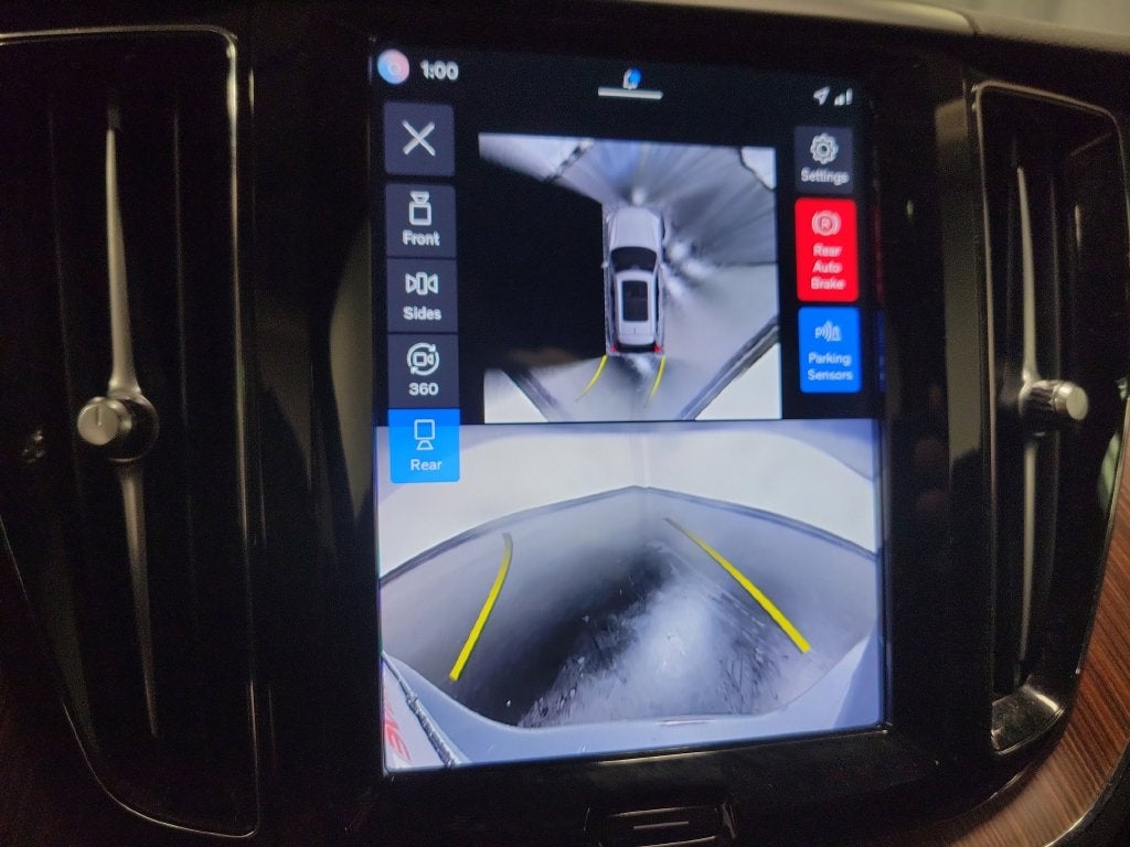 2024 Volvo XC60 B5 Plus Dark Theme