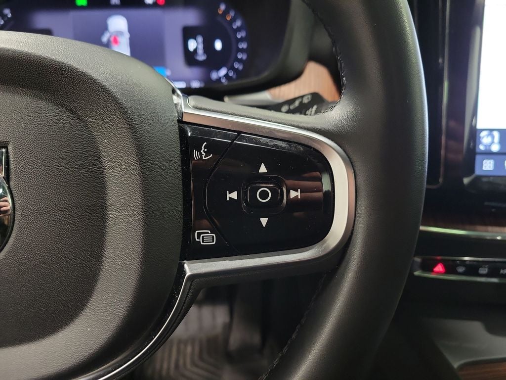 2024 Volvo XC60 B5 Plus Dark Theme