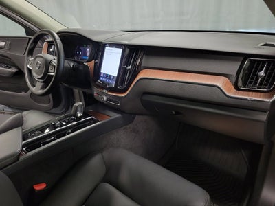 2024 Volvo XC60 B5 Plus Dark Theme