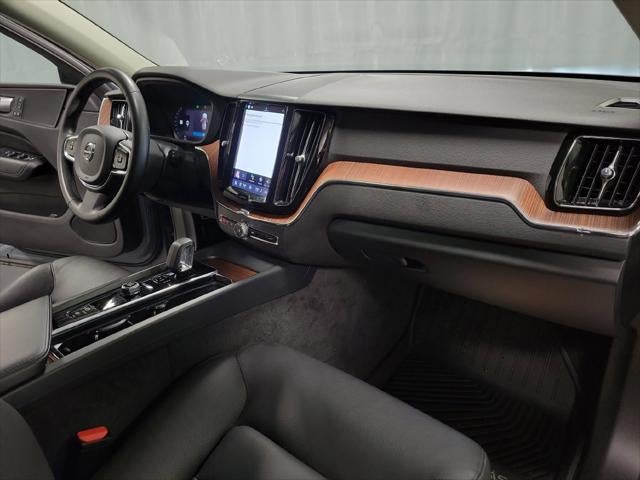 2024 Volvo XC60 B5 Plus Dark Theme