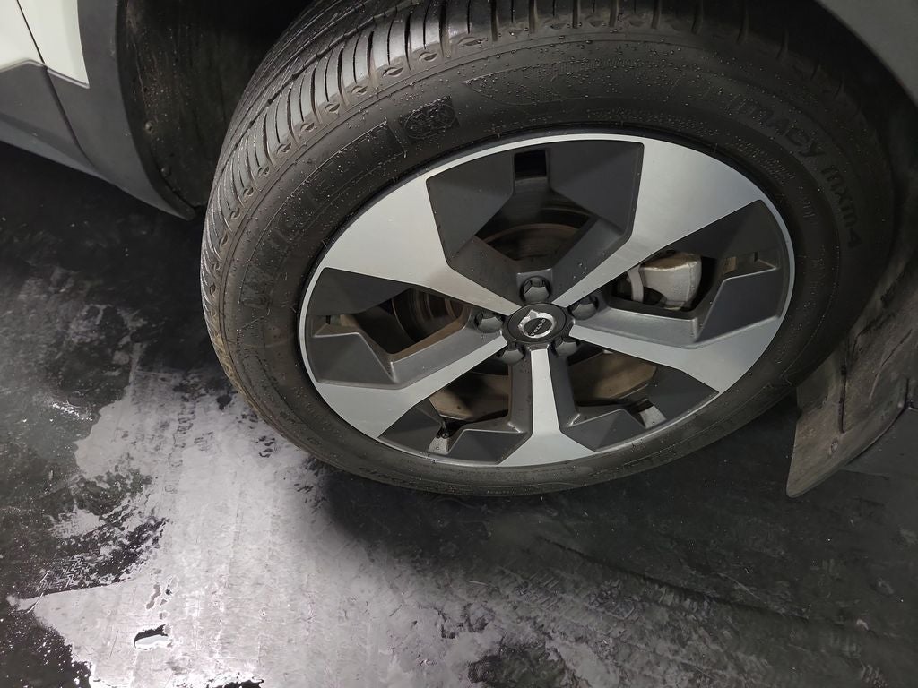 2024 Volvo XC40 B5 Plus Bright Theme