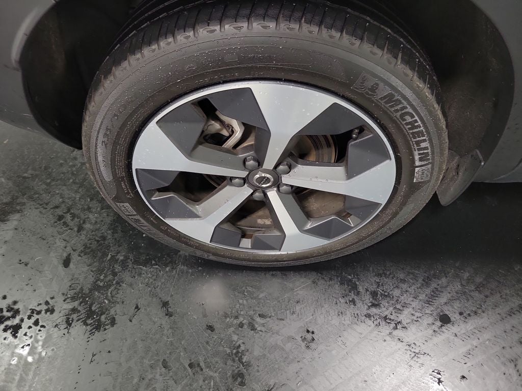 2024 Volvo XC40 B5 Plus Bright Theme