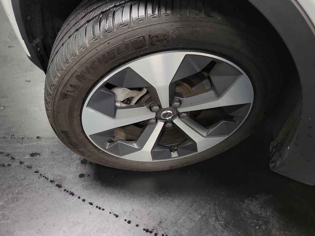 2024 Volvo XC40 B5 Plus Bright Theme