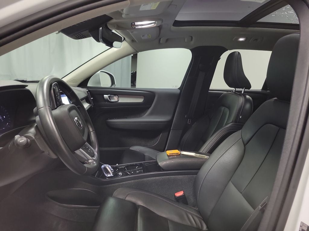 2024 Volvo XC40 B5 Plus Bright Theme