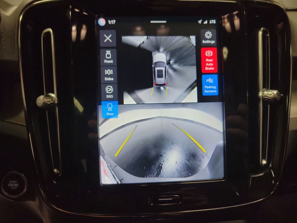2024 Volvo XC40 B5 Plus Bright Theme