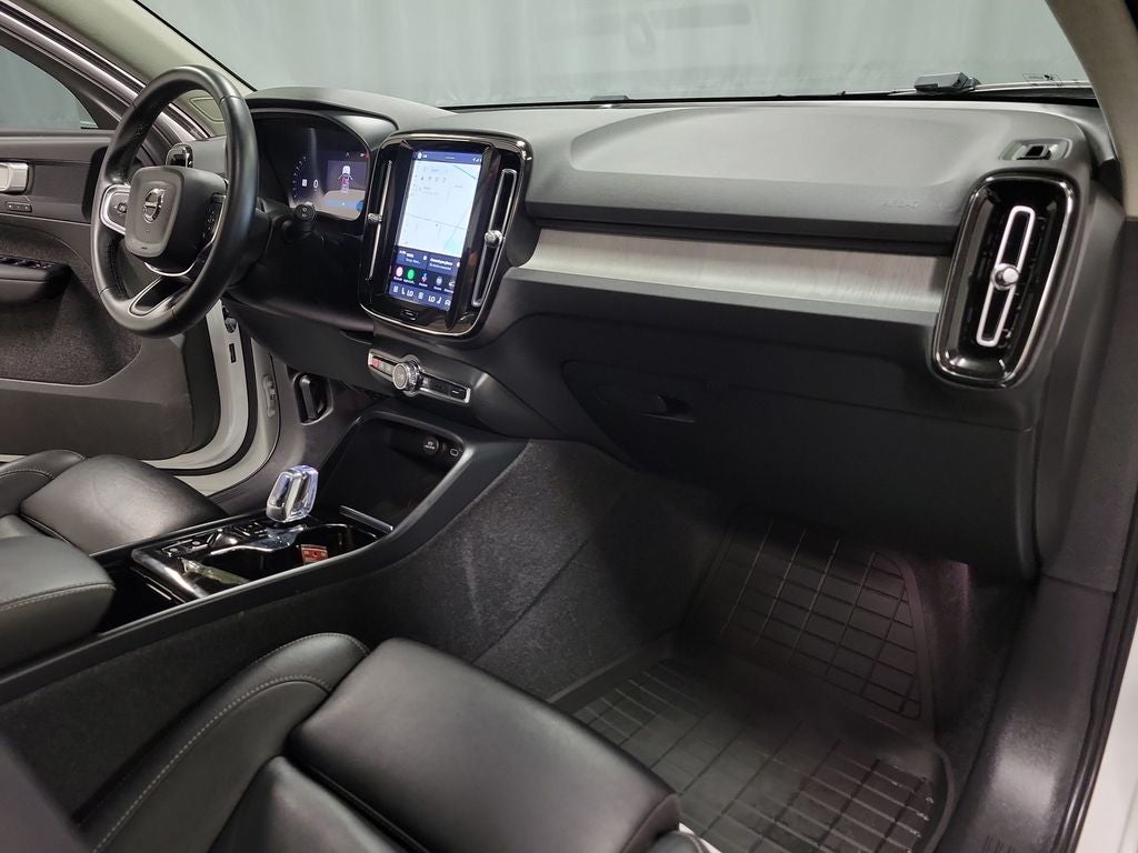 2024 Volvo XC40 B5 Plus Bright Theme