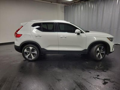 2024 Volvo XC40 B5 Plus Bright Theme