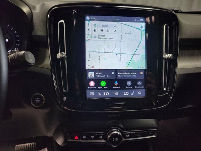 2024 Volvo XC40 B5 Plus Bright Theme