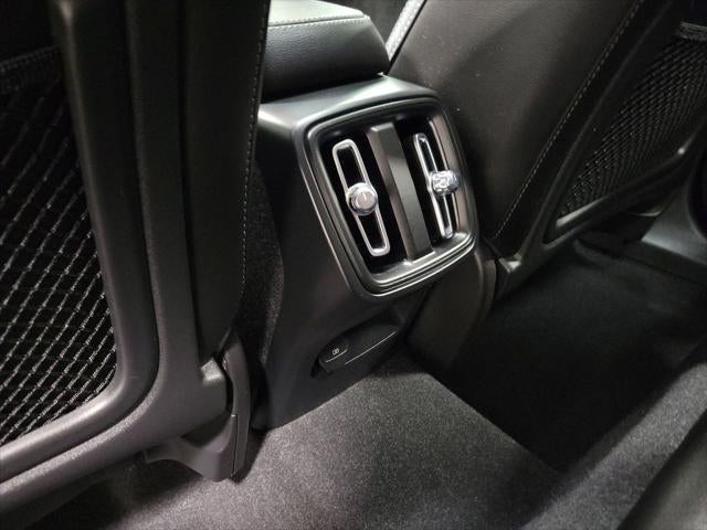 2024 Volvo XC40 B5 Plus Bright Theme