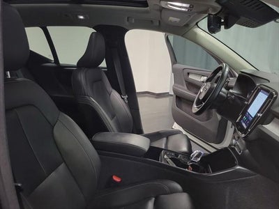 2024 Volvo XC40 B5 Plus Bright Theme
