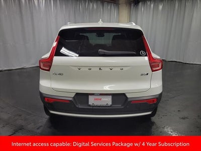 2024 Volvo XC40 B5 Plus Bright Theme