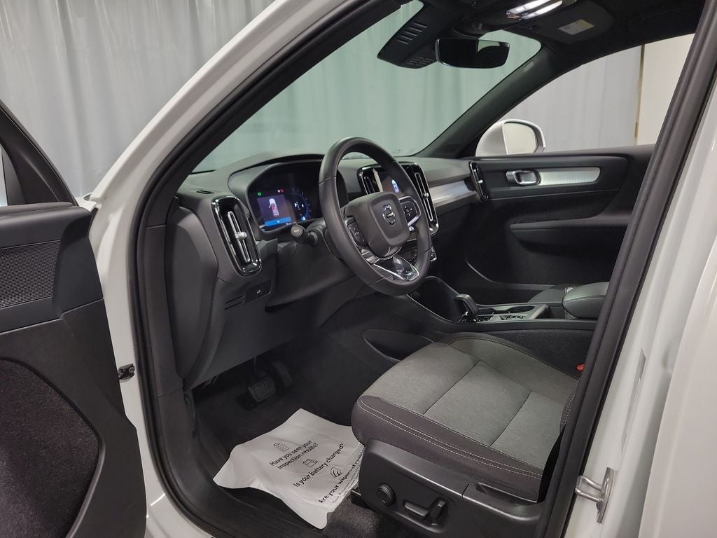 2024 Volvo XC40 B5 Core