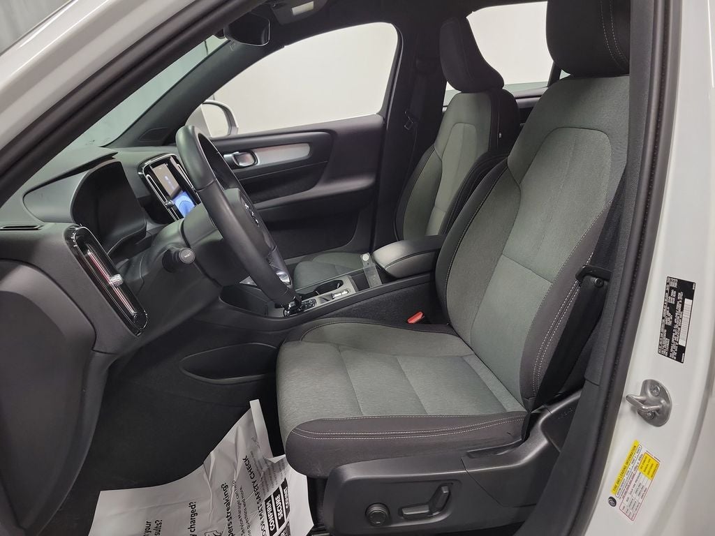 2024 Volvo XC40 B5 Core