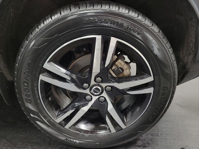 2024 Volvo XC40 B5 Core