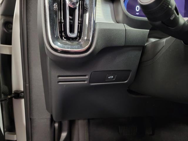 2024 Volvo XC40 B5 Core