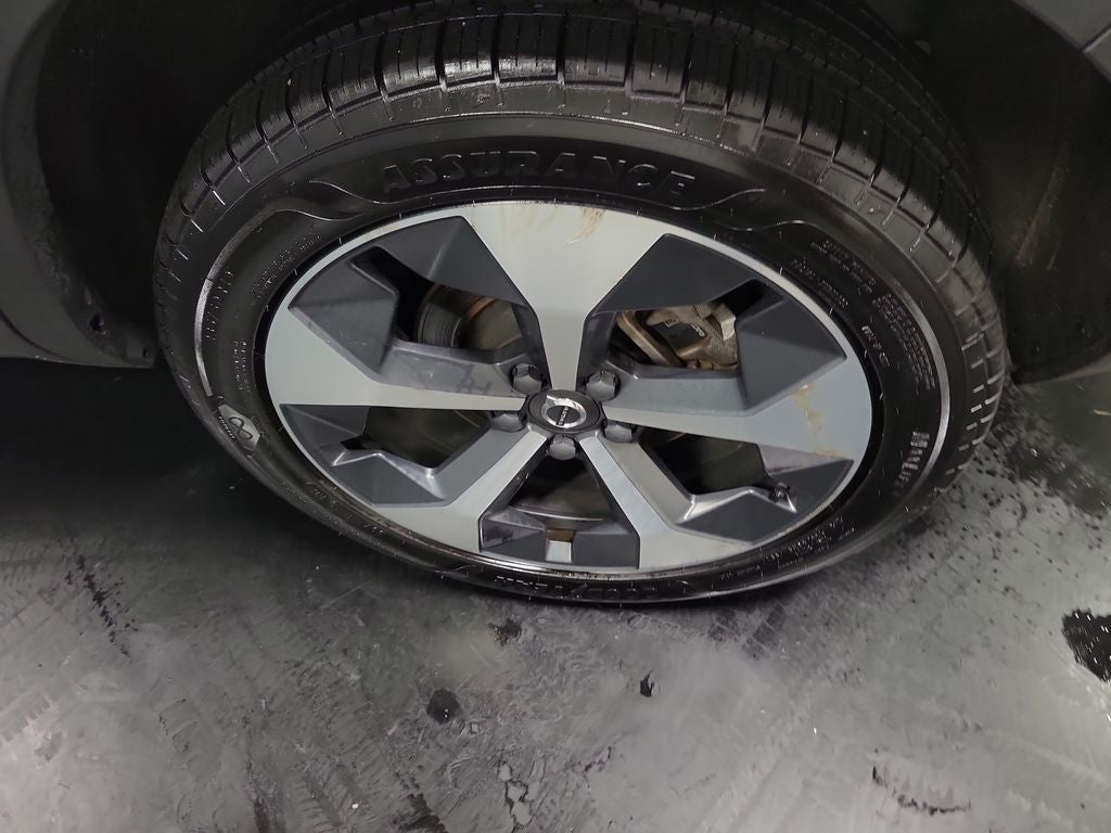 2024 Volvo XC40 B5 Plus Dark Theme